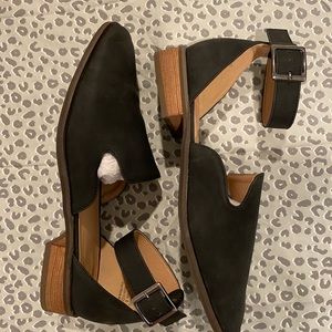 Journee Loreta Ankle Flats